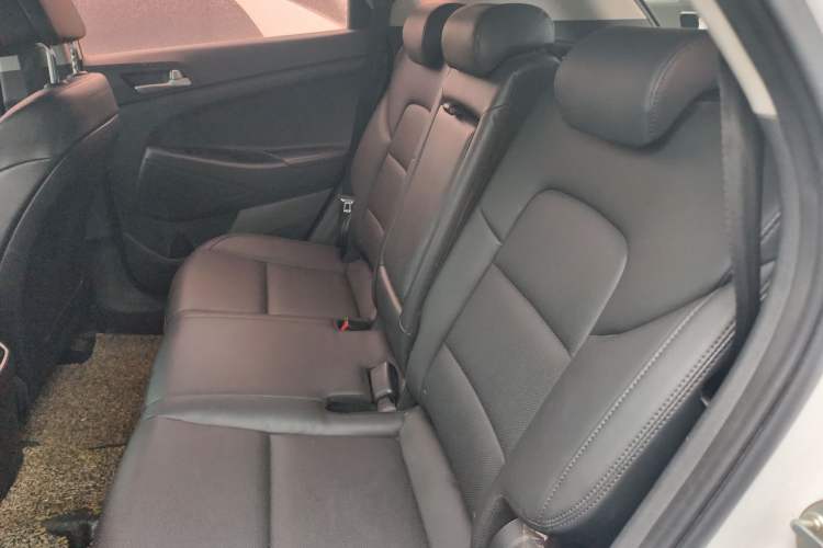 Used Hyundai Tucson 2015 1.6T Dual-Clutch Two-Wheel-Drive Smart Model Left Rear Seat