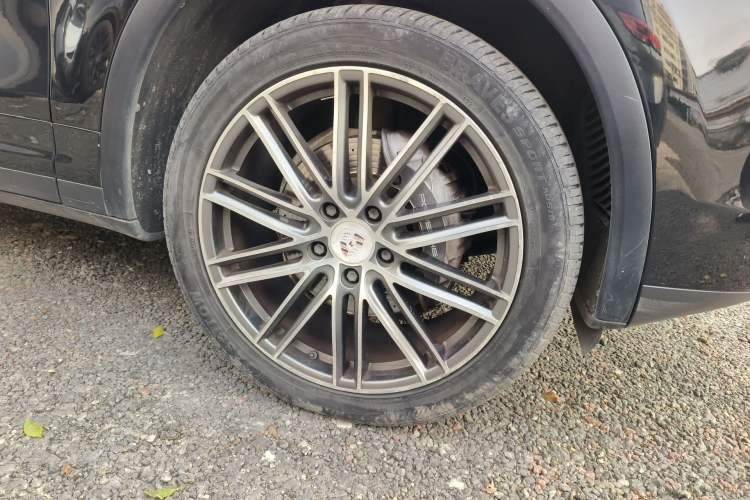 Used Porsche Cayenne 2016 Cayenne 3.0T Right Front Wheel Hub