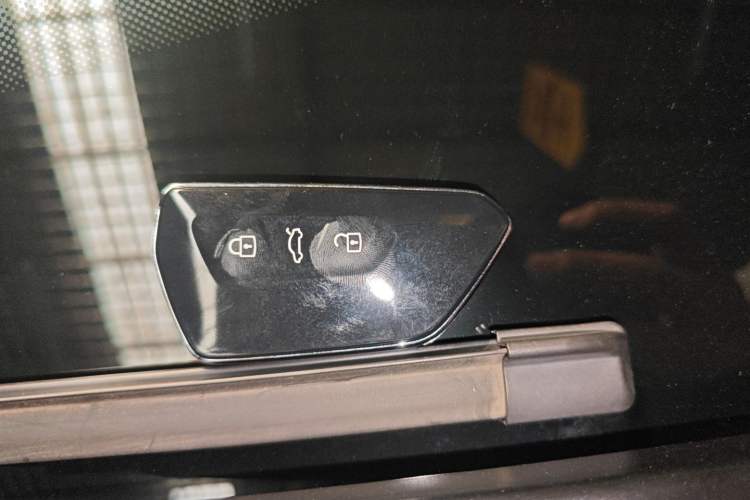 Used Volkswagen ID.4 CROZZ 2025 Pure Edition Interior 1