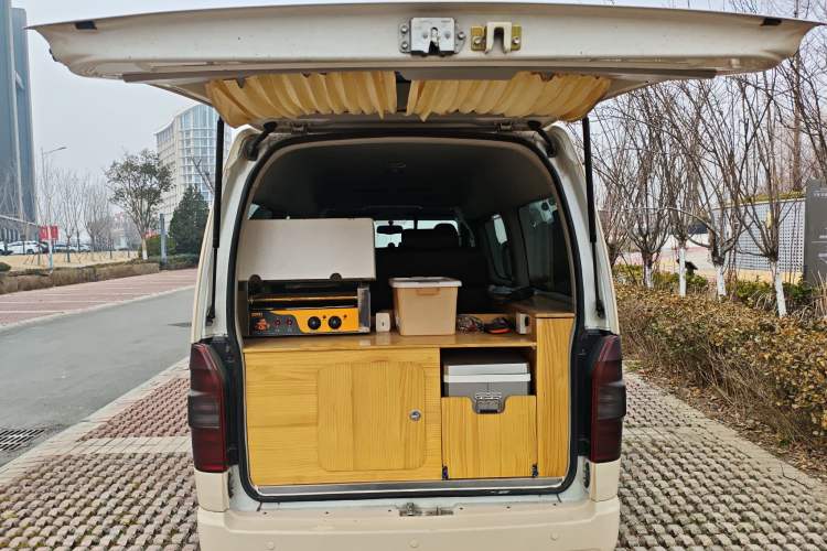 Used Jinbei Hiace 2014 2.0L Luxury Version V19 Trunk