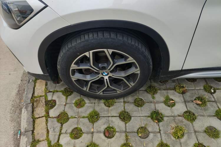 Used BMW X1 2022 sDrive20Li Fashion Model Left Front Wheel Hub