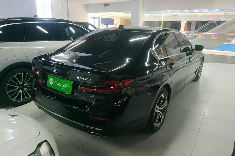 Used BMW 5 Series 2023 530Li Leading Edition Luxury Package Rear Right 45 Deg