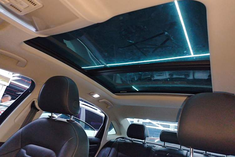 Used Volkswagen Passat 2019 330TSI Elite Edition China VI Headliner