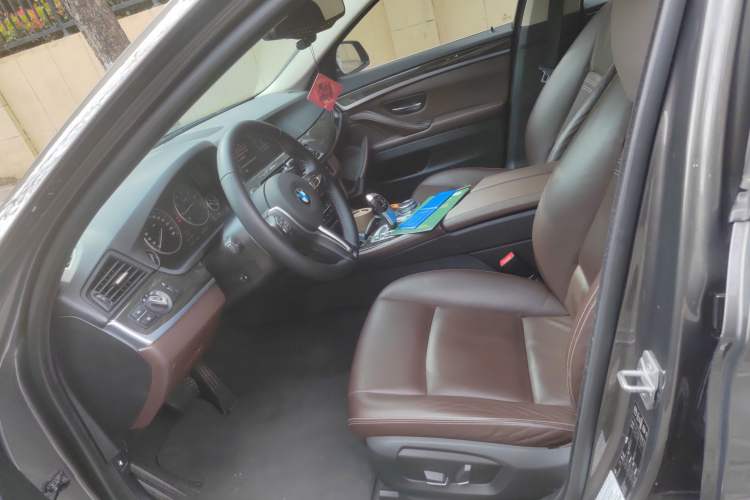 Used BMW 5 Series 2014 525Li Luxury Design Package Left Front Seat