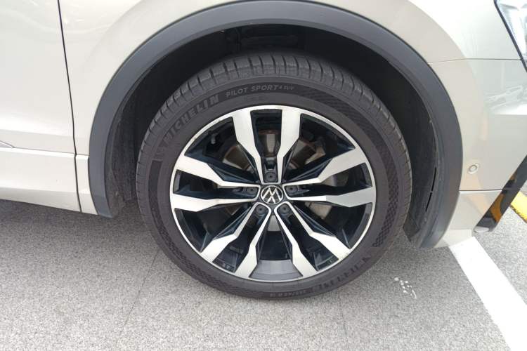 Used Volkswagen Tiguan L 2021 330TSI Automatic Two-Wheel Drive R-Line Enhanced Edition Exterior 1