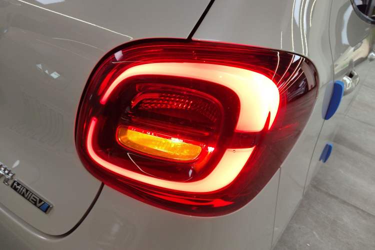 Used Wuling Hongguang MINIEV 2025 Four-Door Version Advanced Edition Exterior 3