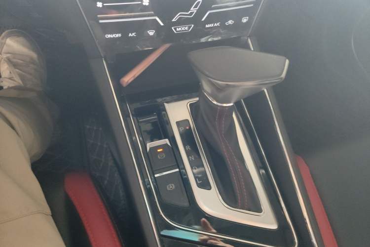 Used Venucia T60 2022 1.6L CVT Smart Drive Version Gear Lever
