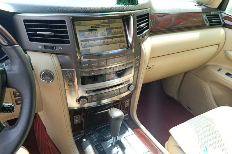 Used Lexus LX 2009 570
