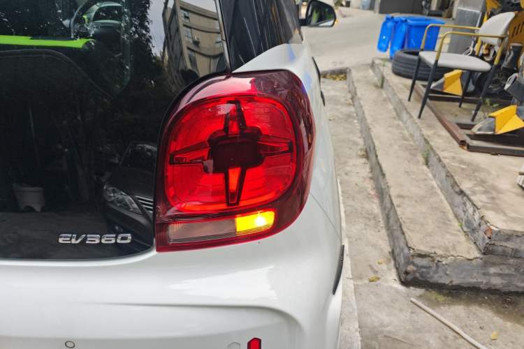 Used Roewe Clever 2021 302 km New Four-Seater Super-Efficient Version