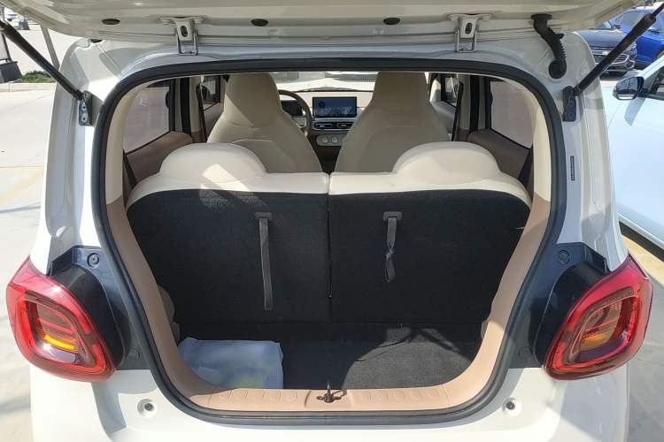 Used Wuling Hongguang MINIEV 2025 Four-Door Version Advanced Edition Trunk