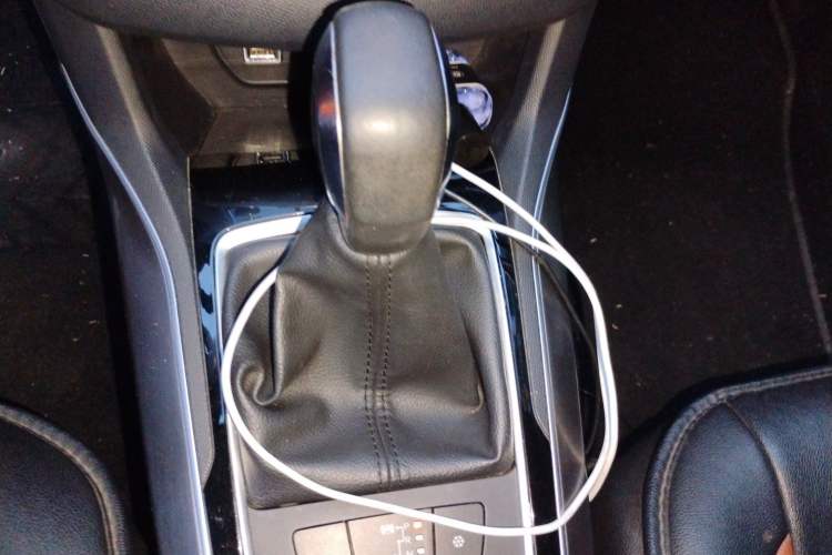 Used Peugeot 408 2014 1.8L Automatic Luxury Edition Gear Lever