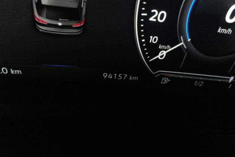 Used Volkswagen Touareg 2020 3.0 TSI Luxury Edition China VI Odometer Close Up