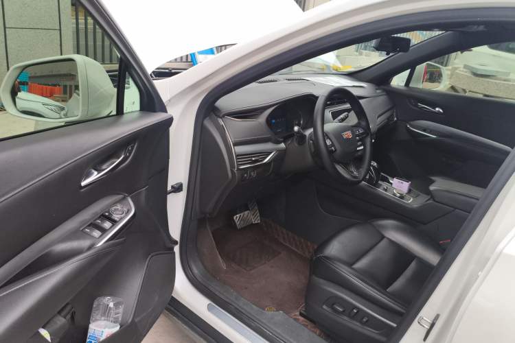 Used Cadillac XT4 2018 28T Two-Wheel-Drive Luxury Model
