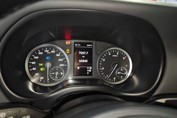 Used Mercedes-Benz Vito 2021 2.0T Elite Version 7 Seats
