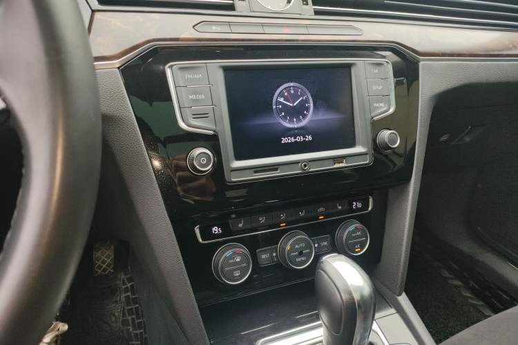 Used Volkswagen Magotan 2017 330TSI DSG Luxury Model Audio And AC Panel