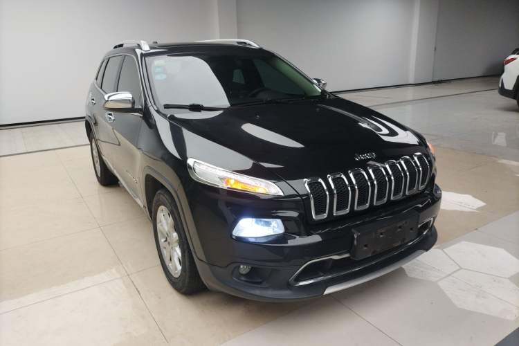 Used Jeep Cherokee 2017 2.0L Superior Edition