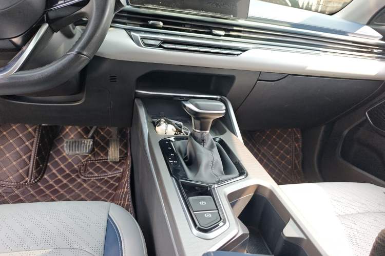 Used Geely Auto Emgrand 2022 4th Generation 1.5L CVT Flagship Model Gear Lever
