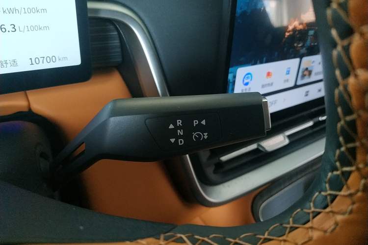 Used Dongfeng eπ eπ008 2025 210Max Range-Extended Version 5 Seats Gear Lever