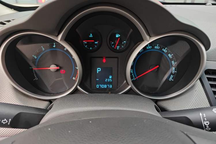Used Chevrolet Cruze 2013 1.8L SE AT Instrument Cluster