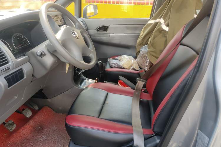 Used Dongfeng Shuaike 2013 Revised Version 1.5L Manual Comfort Trim 7 Seats China IV Standard Left Front Seat