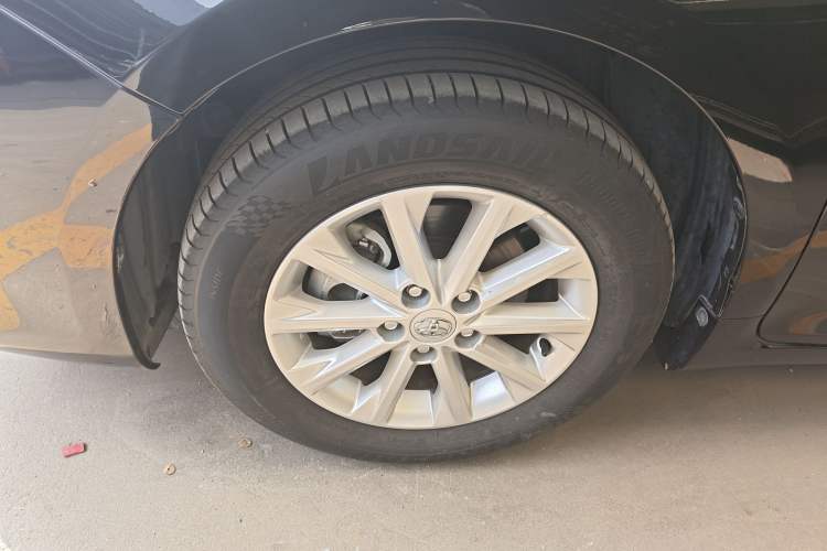 Used Toyota Camry 2016 Dual-Engine 2.5 HG 10th Anniversary Deluxe Navigation Edition