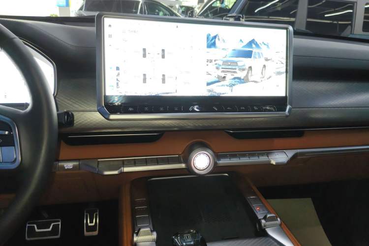 Used Tank 700 New Energy 2024 Hi4-T Extreme Edition Audio And AC Panel