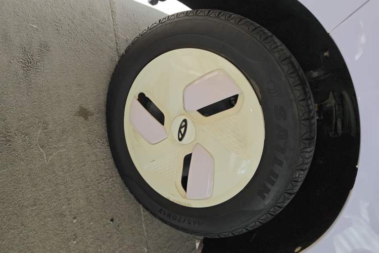 Used Chery QQ Ice Cream 2022 170km Sundae Phosphate Lithium-Ion