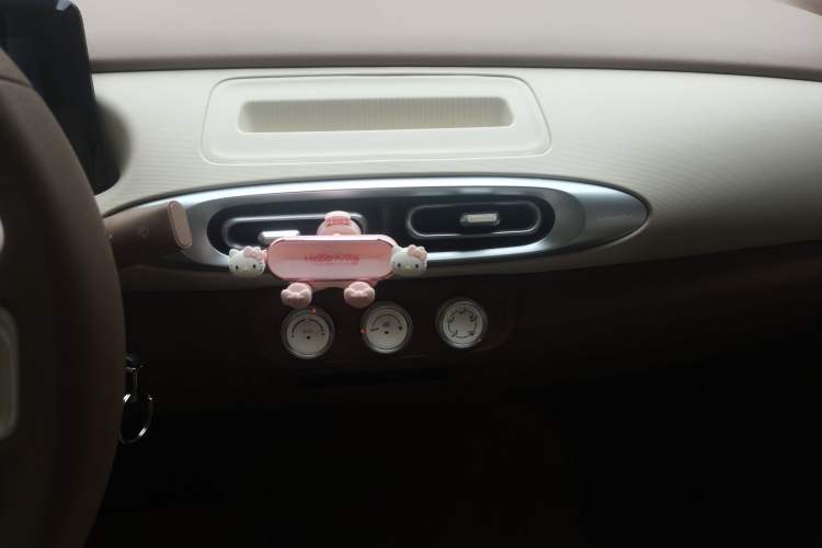 Used Wuling Hongguang MINIEV 2025 Four-Door Version Advanced Edition Audio And AC Panel