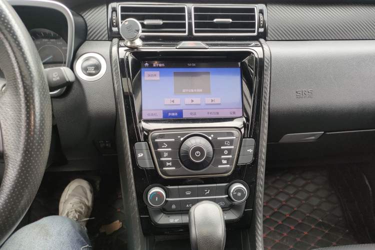 Used JMC Yusheng S330 2016 1.5L GTDi Automatic Two-Wheel Drive Fashion Edition
