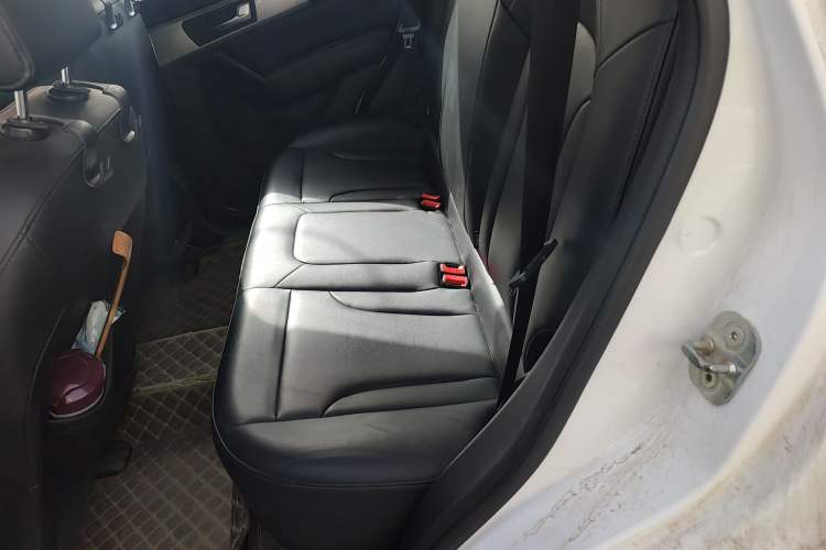 Used Haval H2 2018 Chuanxiang Edition Red Badge 1.5T Dual-Clutch Two-Wheel Drive Fashionable Model