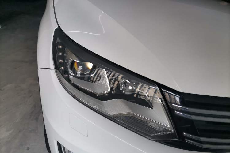 Used Volkswagen Tiguan 2013 2.0 TSI Automatic All-Wheel-Drive Flagship Edition