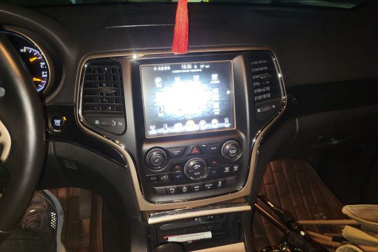 Used Jeep Grand Cherokee 2016 3.6L Elite Navigation Edition Audio And AC Panel