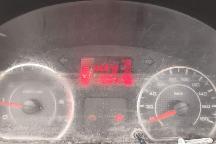 Used Wuling Zhiguang V 2017 1.2L Base Version LMH Odometer Close Up