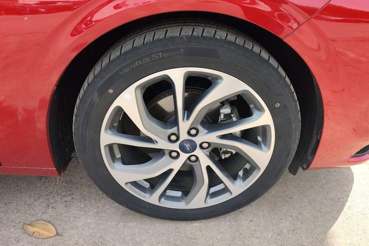 Used Ford Mondeo 2023 EcoBoost 245 Ultimate Model Right Front Wheel Hub