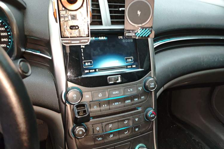 Used Chevrolet Malibu 2012 2.0L Automatic Luxury Edition Audio And AC Panel