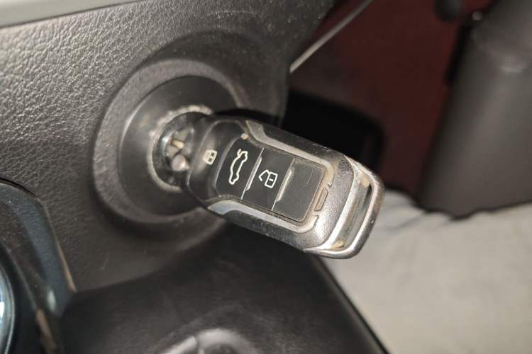 Used Huanghai Qisheng V3 2011 2.0L Ultra-Luxury Version
