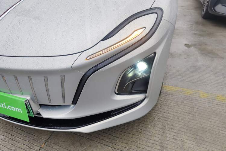 Used Hongqi E-QM5 2022 431 km Charge & Enjoy Edition
