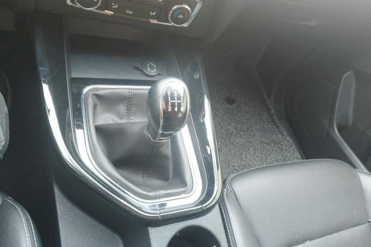 Used Dongfeng Fengon S560 2019 1.8L Manual Urban Model Gear Lever