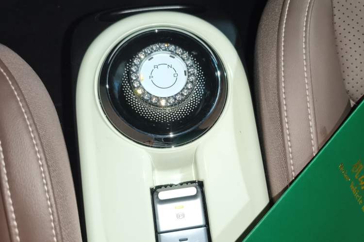 Used Wuling Bingo 2024 333 km Lingxi Connected Version Gear Lever