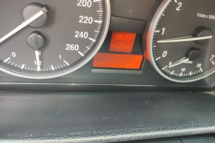 Used BMW 3 Series 2011 320i Luxury Edition Odometer Close Up