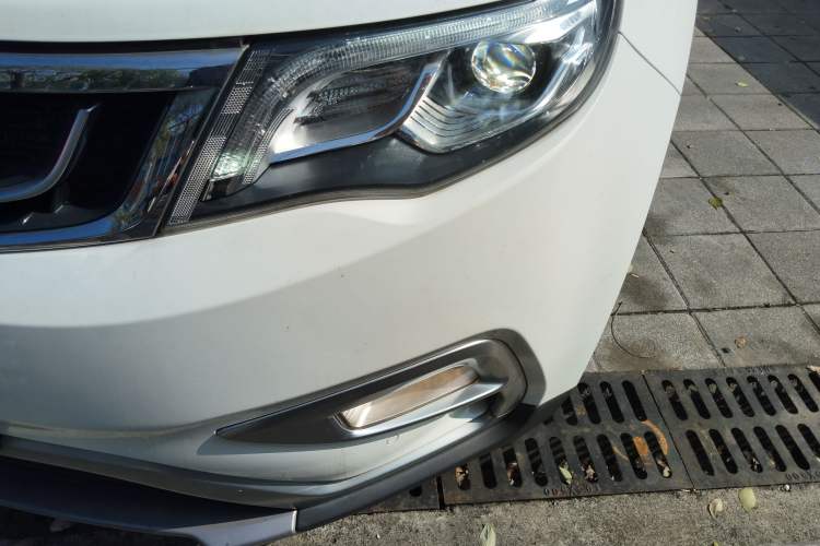 Used Geely Auto Emgrand X7 Sport 2016 1.8TD Automatic ZhiZun Version Left Front Headlight