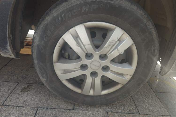 Used FORTHING Lingzhi 2023 M5L 1.6L Base Model 5 Seats Right Front Wheel Hub