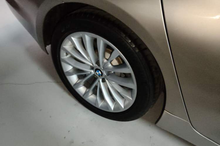 Used BMW 5 Series New Energy 2020 Mileage Upgrade Version 530Le Luxury Package Right Rear Wheel Hub