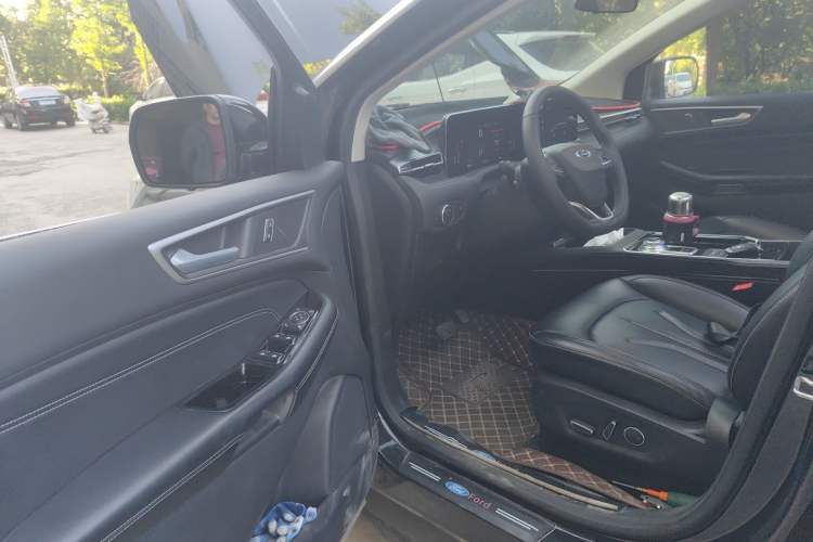 Used Ford Edge 2022 PLUS EcoBoost 245 Four-Wheel Drive Platinum Edition 7-Seater
