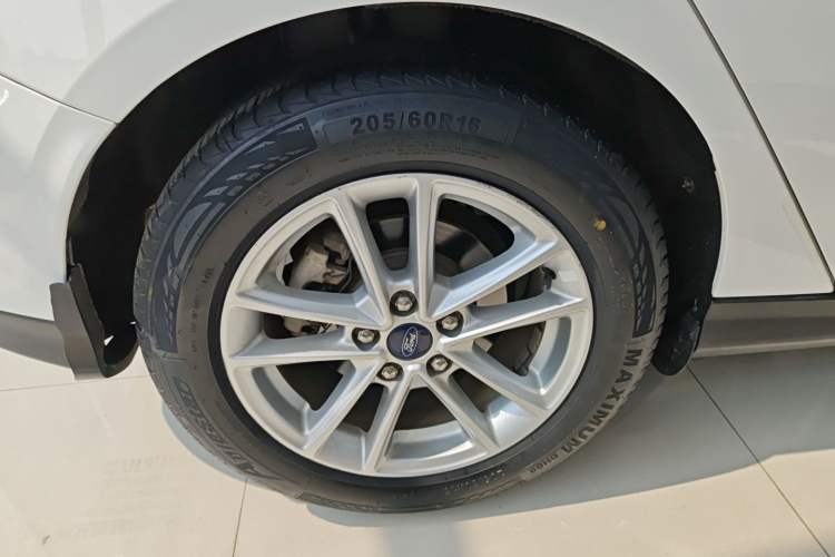 Used Ford Focus 2017 Hatchback 1.6L Automatic Fashion Edition Smart Drive Version
