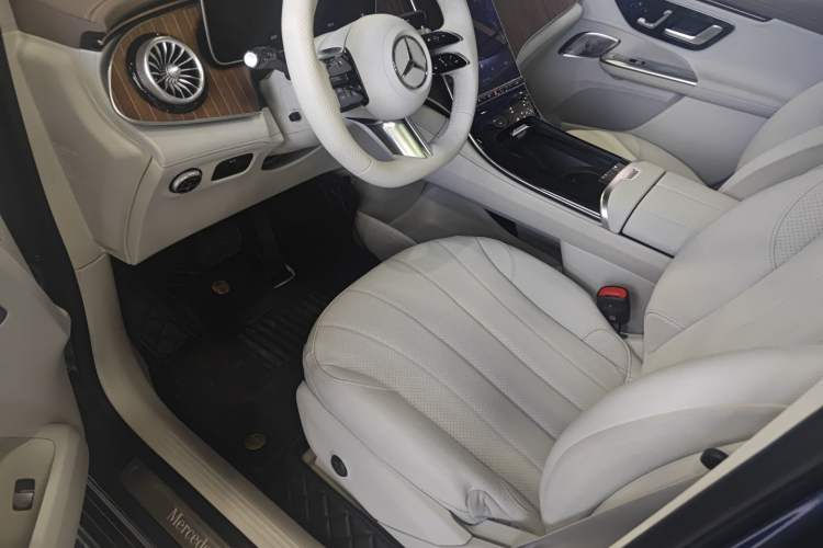 Used Mercedes-Benz EQE SUV 2023 350 4MATIC Luxury Edition Left Front Seat