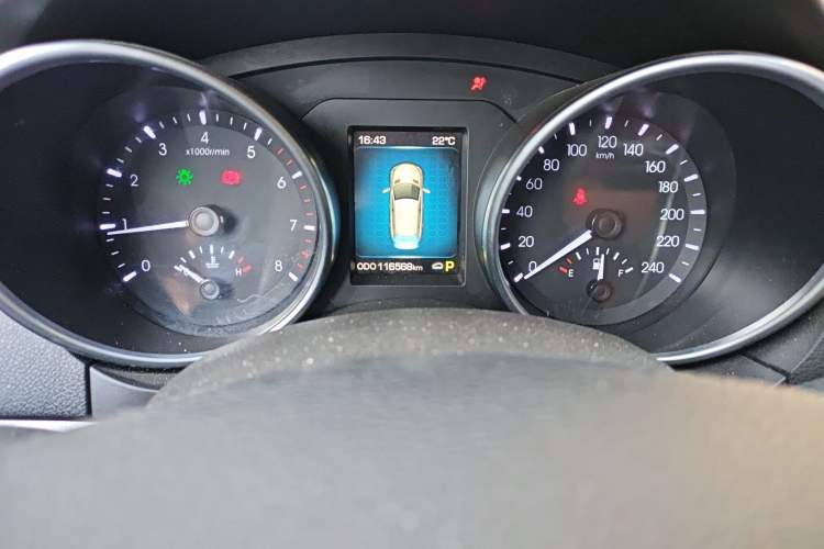 Used Haval H8 2015 2.0T Two-Wheel Drive Comfort Version Odometer Close Up