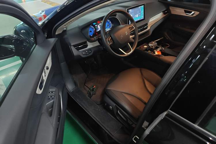 Used Hongqi E-QM5 2024 500km Range Edition
