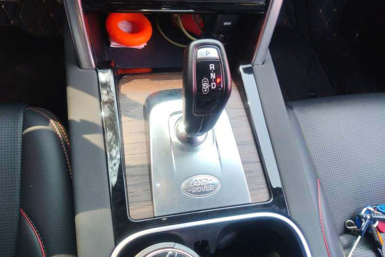 Used Land Rover Discovery Sport 2022 249 PS R-Dynamic S Performance Edition 5 Seats Gear Lever