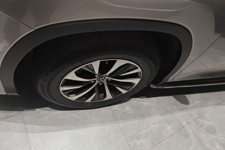 Used Lexus RX 2020 Revised Version 300 Two-Wheel Drive Elite Edition Left Front Wheel Hub